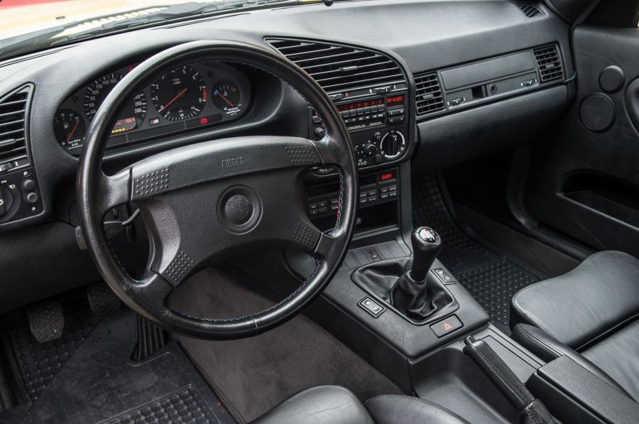 Торпедо BMW M3 Coupe 3.0 (E36) 1992 года  (WW) (фото 30 из 32)